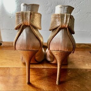 Stunning Stuart Weitzman Satin Stiletto Pumps